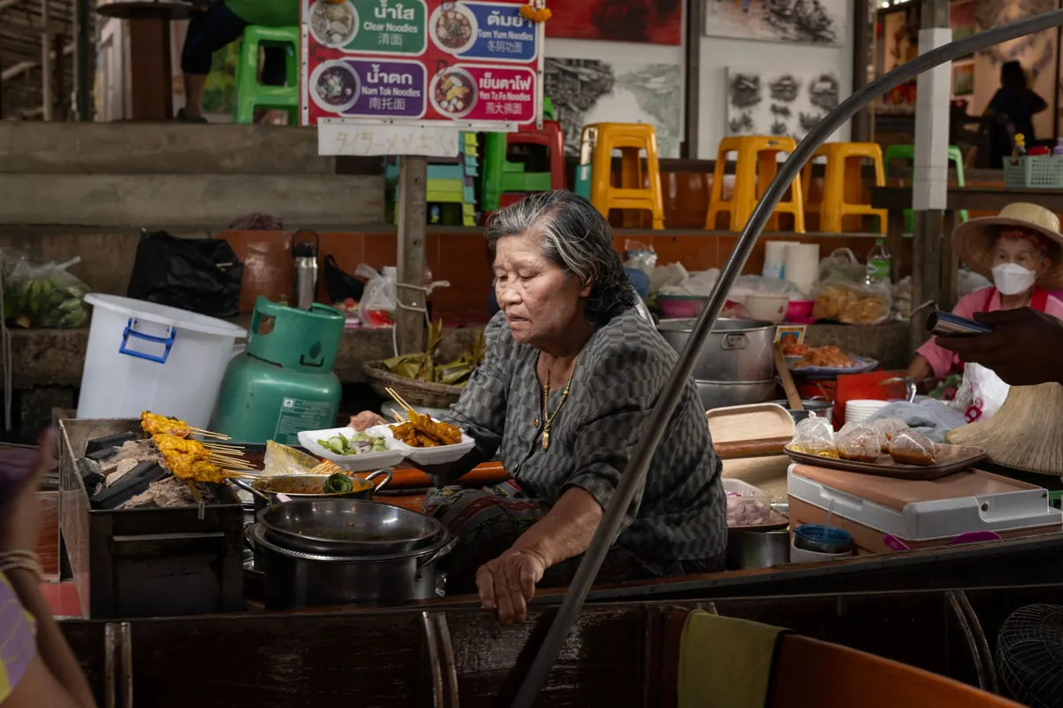 A Local's Guide to Street Food Etiquette in Bangkok